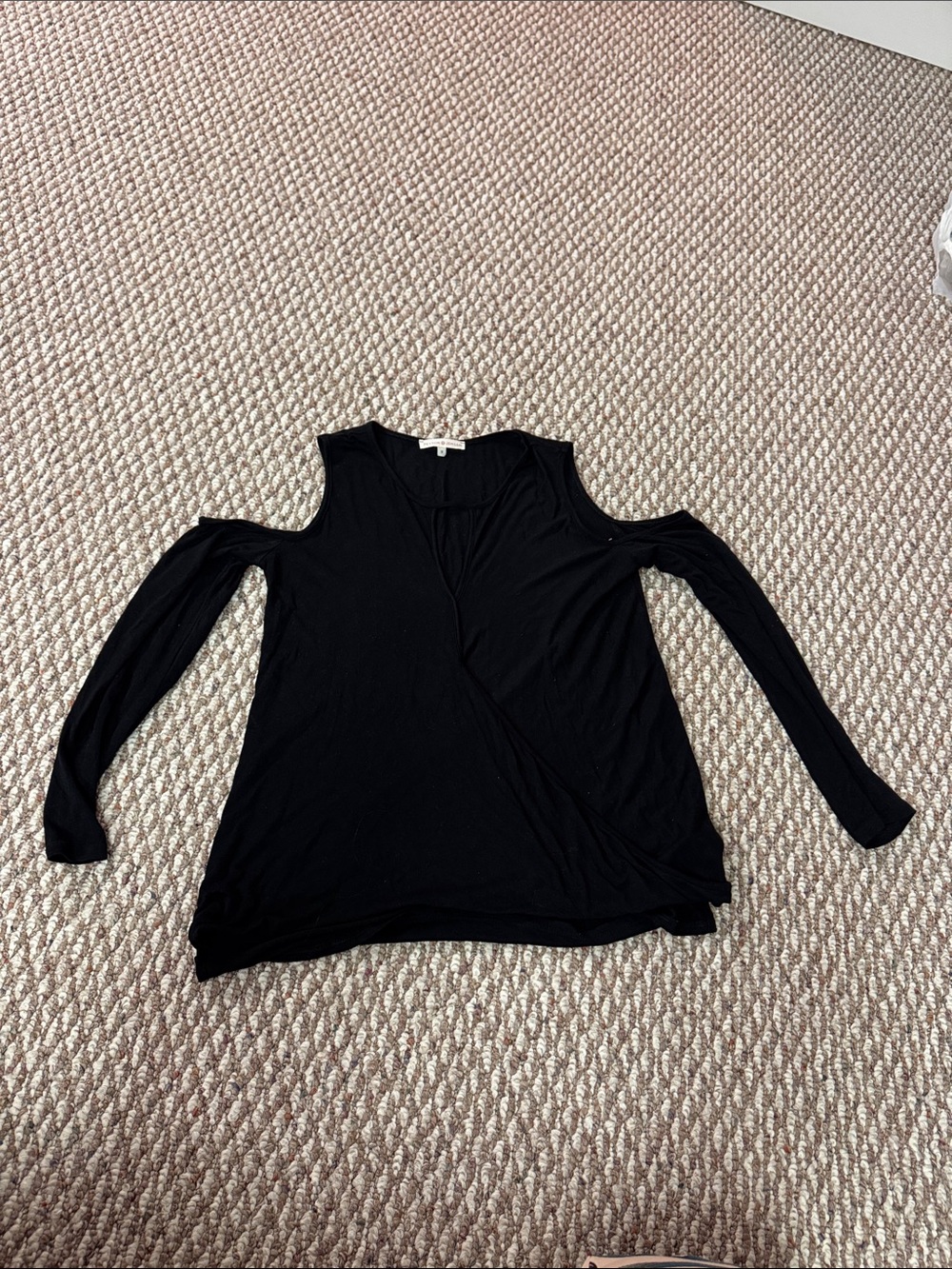 Evereve Cold-Shoulder Long Sleeve Black Women's Top